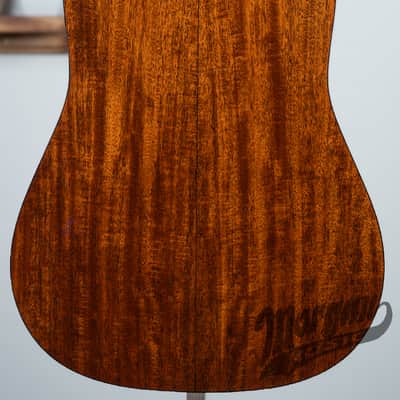 Martin D-18 - Natural image 4