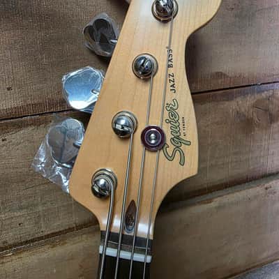 Squier Classic Vibe 60's Jazz Bass - Tahitian Coral image 7
