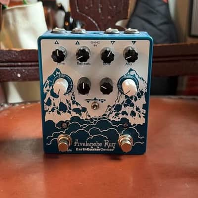 EarthQuaker Devices Avalanche Run Stereo Reverb & Delay with Tap
