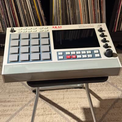 Akai MPC Live II Standalone Sampler / Sequencer Retro Edition 2020 - Present - Grey image 1