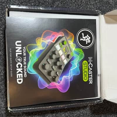 MACKIE - SMK MCASTER-STUDIO-WH MCaster - Mixeur de studio pour le streaming image 2