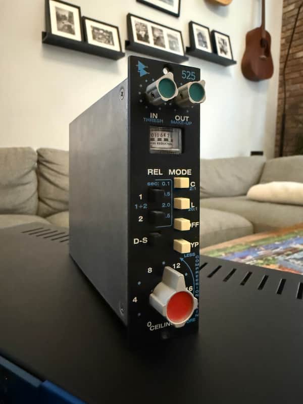 API 525 500 Series Compressor / Limiter Module 2000 - Present - Black image 1