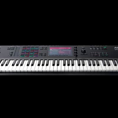 Akai Professional MPC Key 61 Synthesizer, Keyboard Sampler and Sequencer + Gator GTSA-KEY61 Case image 12