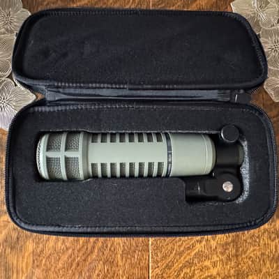 Electro-Voice RE20 Cardioid Dynamic Microphone 1968 - Present - Gray