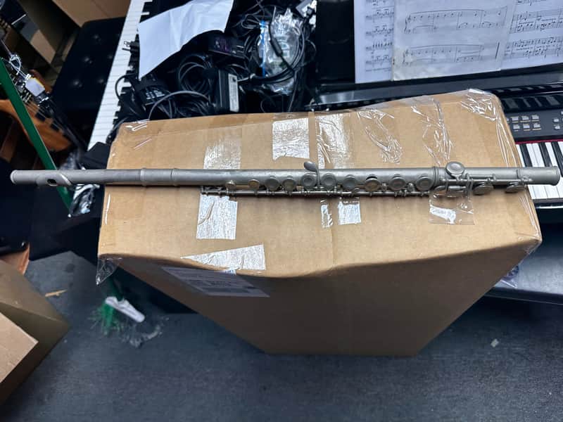 Bundy Flute Made By Selmer In Indiana / 54565 - Student Model image 1