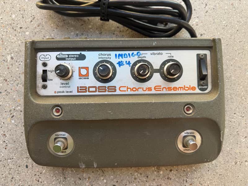 Boss CE-1