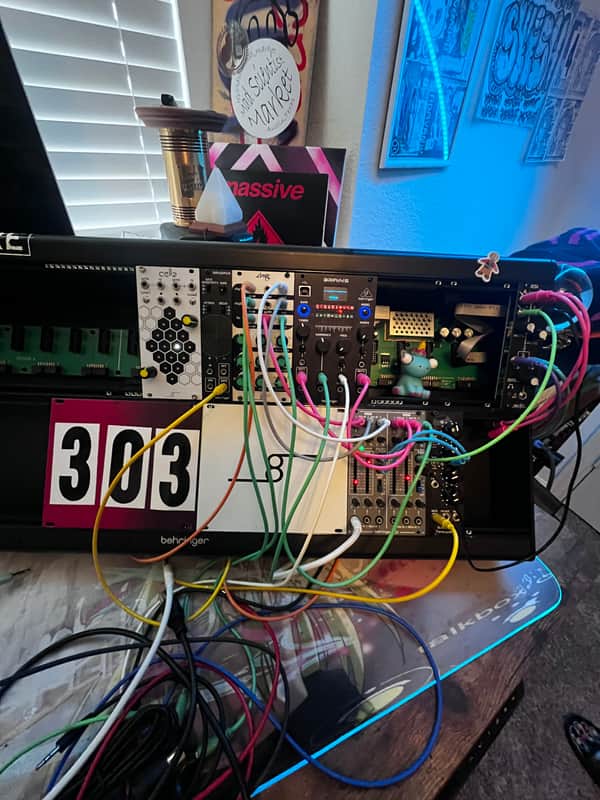 280hp Behringer Go Modular Synthesizer W/ Modules & Patch Cables imagen 1