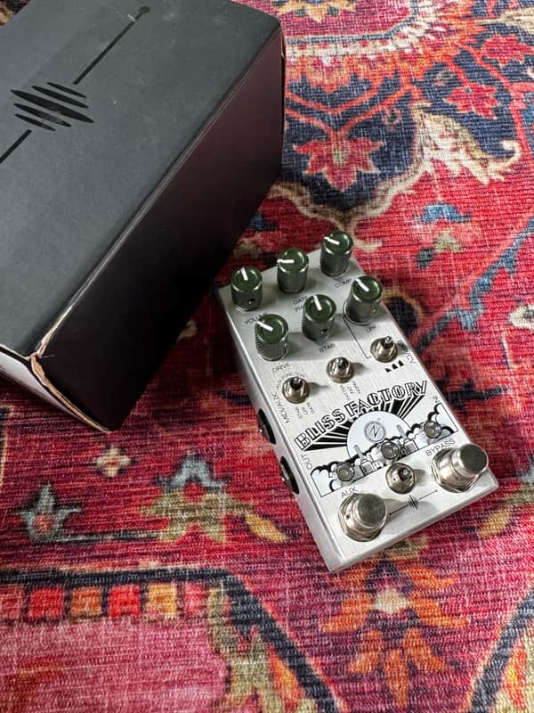 Chase Bliss & ZVEX The Bliss Factory - Pedal Movie | Reverb UK