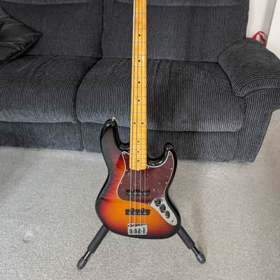 Fender American Professional II Jazz Bass with Maple Fretboard 2020 - Present - 3-Color Sunburst image 2