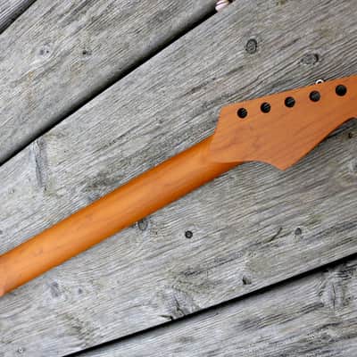 Stratocaster neck lefthanded , roasted maple image 6