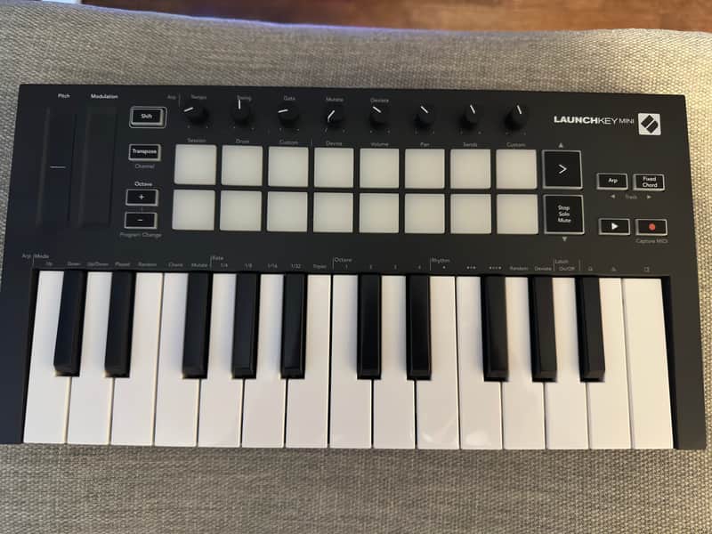 Novation Launchkey Mini MKIII MIDI Keyboard Controller 2019 - Present - Black image 1