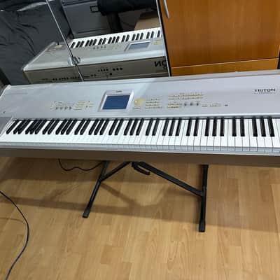 Korg Triton Studio 88-Key 120-Voice Polyphonic Workstation 2002 - 2005 - Silver image 7