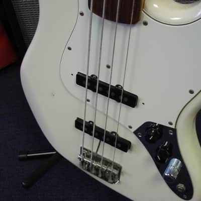 Fender Jazz Fretless MIJ Japanese bass guitar image 3