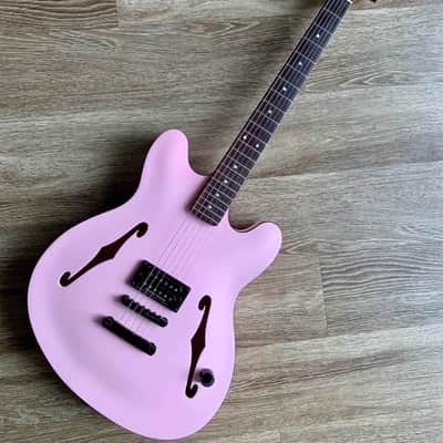 Fender Tom DeLonge Starcaster 2024 - Present - Shell Pink