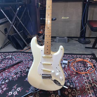 1988 Fender Stratocaster MIJ – Vintage White – Maple Neck – Signed by Buddy Guy image 2