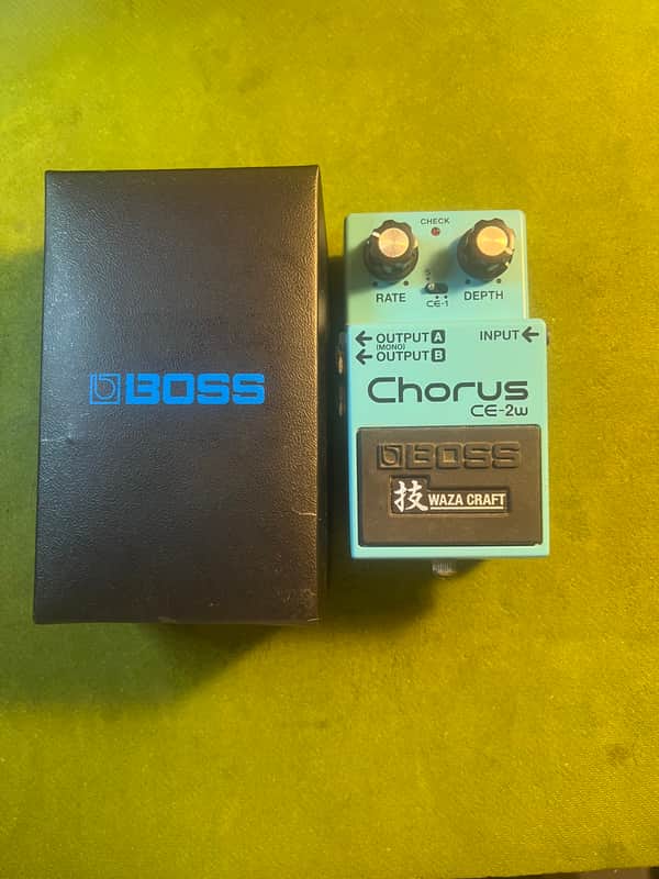 Boss CE-2W