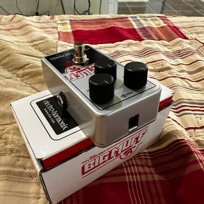 Electro-Harmonix Nano Big Muff Pi Distortion / Sustainer 2013 - Present - White / Black / Red image 3