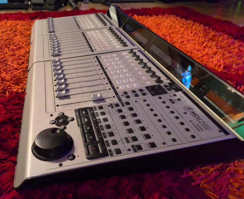 Mackie MCU Pro Universal DAW Control Surface with extenders (24 Ch.) image 1