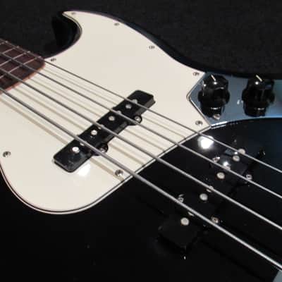 2004 MIM Fender Standard Fretless Jazz Bass Black image 4