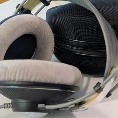 AKG K601 Studio Reference Headphones with Case image 2