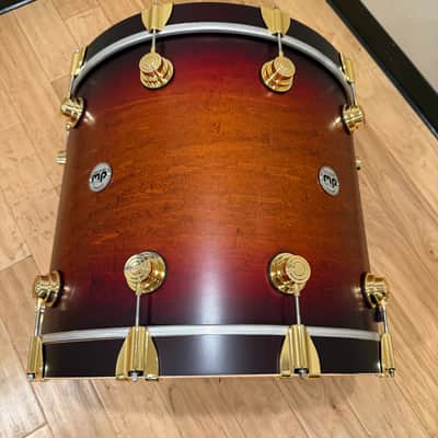 DW Collector's Standard Maple 18x22 Bass Drum in Satin Tobacco Burst with Gold Hardware (Rm 4) image 3