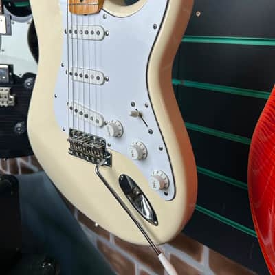 Fender MIJ ST68 Stratocaster Vintage White 2014 Electric Guitar image 5
