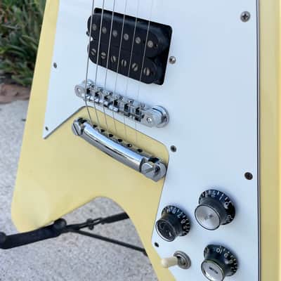 Gibson Flying V '67 1991 Early Reissue Alpine White image 8