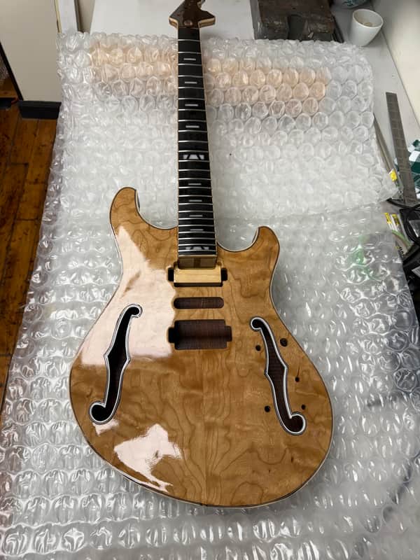 Manoli Guitars 2025 - Natural / Nitro image 1