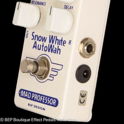 Mad Professor Snow White Auto Wah Handwired 2010s - White image 5