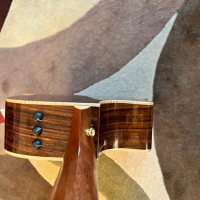 Taylor 814 CE Grand Auditorium 2011 - Natural finish top with Rosewood sides and back. image 5