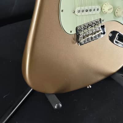 Fender American Professional Classic Stratocaster®, Maple Fingerboard, Faded Firemist Gold image 3