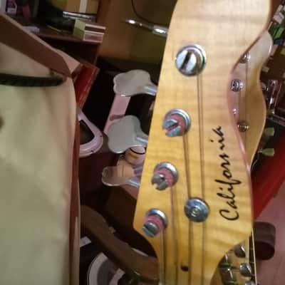 California P bass 90's - Red image 4
