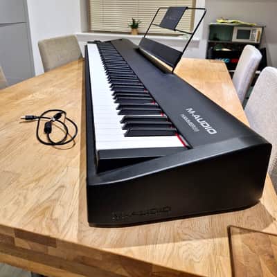 Fully Weighted 88-Key M-Audio Hammer 88 MIDI Keyboard Controller - Black