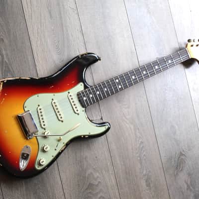 FENDER "Michael Landau Signature 1968 Stratocaster, Round-Laminated Rosewood, Bleached 3-Color Sunburst" HARDCASE, PAPERS, 3, 58 KG image 1