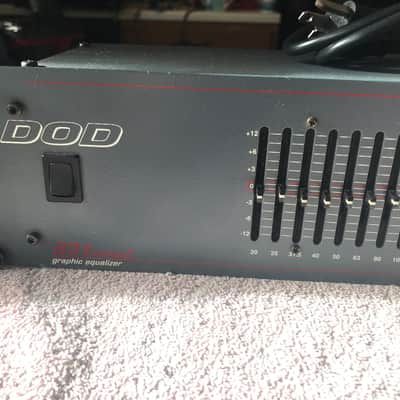 DOD 831 Series II 31 band Equalizer with rack mount bolts and washers image 2