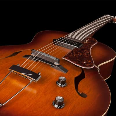 Godin 5th Avenue Kingpin Cognac Burst Left Handed 037728 image 13