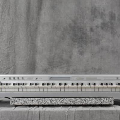 KORG TRITON 61-Key Music Workstation Synthesizer in Very Good condition image 3