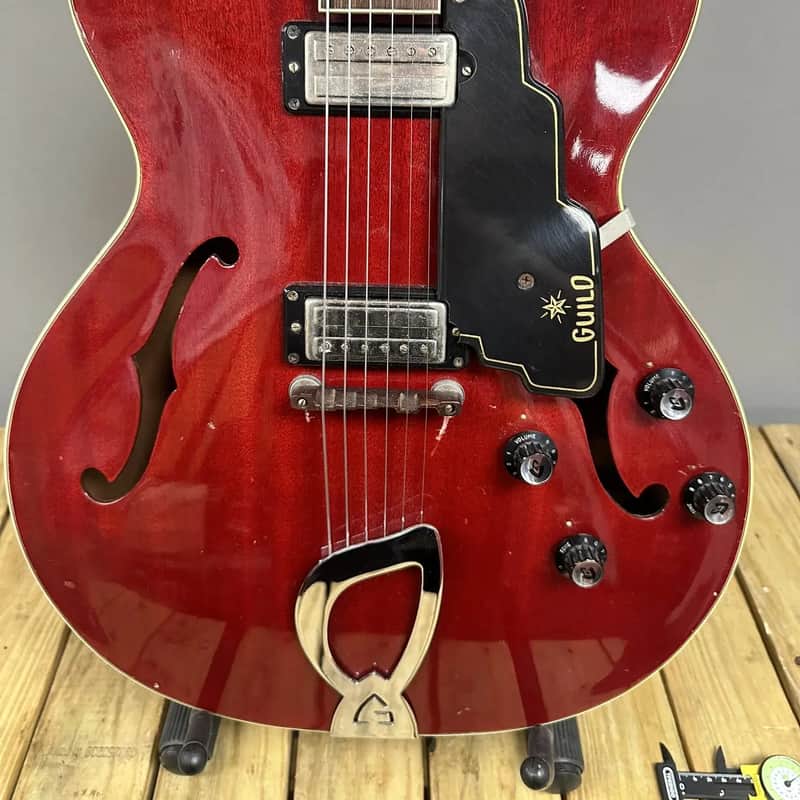 1967 Guild Starfire11 Cherry