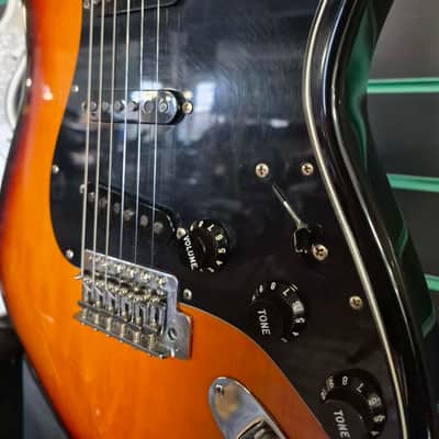 Fender Classic Series Stratocaster 3-Colour Sunburst 2003 Electric Guitar image 6