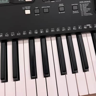 Yamaha PSR-E373 61-Key Portable Keyboard 2020 - Present - Black image 5