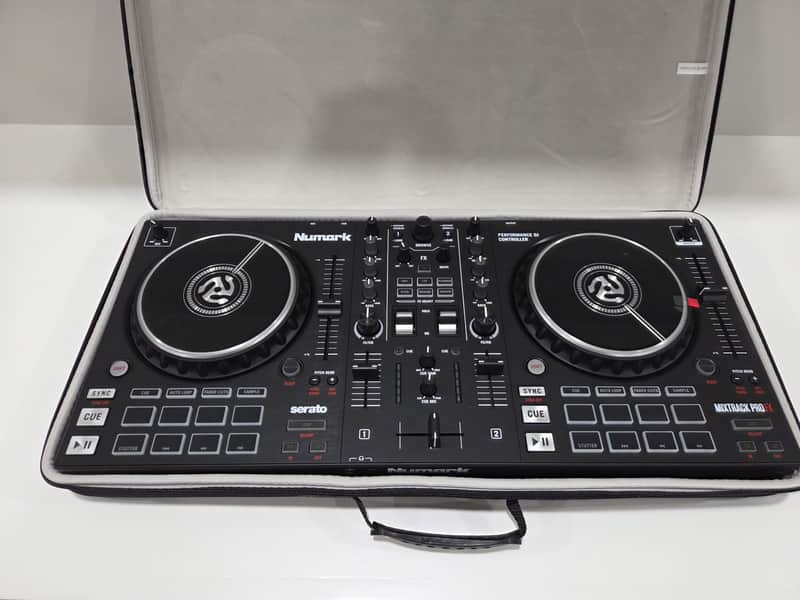 Numark Mixtrack Pro FX
