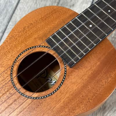 Pono MC All Solid Mahogany Concert Ukulele *NEW Bild 4