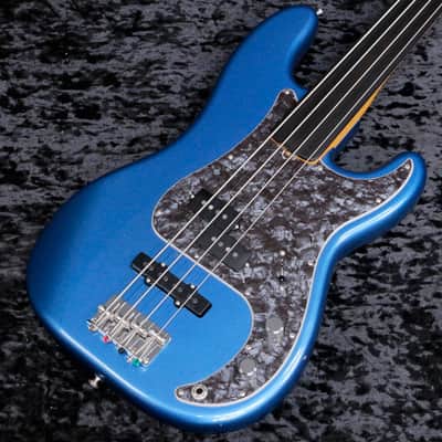FENDER USA Tony Franklin Fretless Precision Bass with Ebony Fingerboard in Lake Placid Blue [US20070246] (04/03) image 1