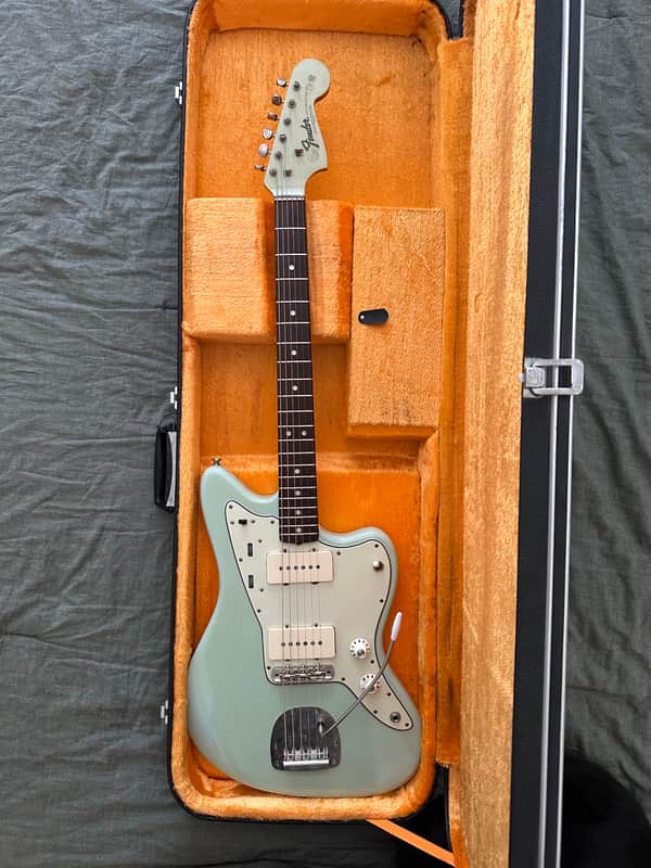!TREMENDOUS! 1965 Fender Jazzmaster - Body Refinish