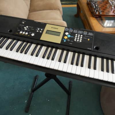 Yamaha YPT-220 61 Key Personal Keyboard with AC Adapter image 1