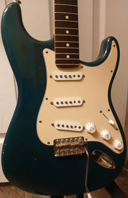 Fender Highway One Stratocaster with Rosewood Fretboard 2002 - 2003 - Teal Green Transparent image 1