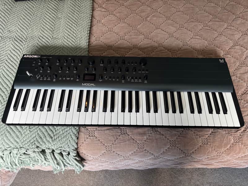 Modal Electronics Argon8X 8 Voice 61-Key Wavetable Synthesizer 2020 - Grey image 1