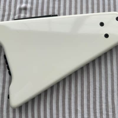 Steinberger XP2A headless bass, 5-bolt GRAPHITE neck, gloss WHITE, Active EMGs, restored by Jeff Babicz, with OEM gig bag, set of light Double-Ball strings, STADB04 single-ball string adapter, hex wrench image 16