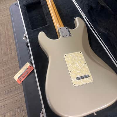 Made in 1997 USA Fender Roadhouse Stratocaster Shoreline Gold With Hard Case image 8