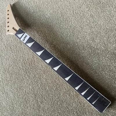 Maple Wood Electric Guitar Maple Neck, Rosewood 24 Frets Fingerboard image 1